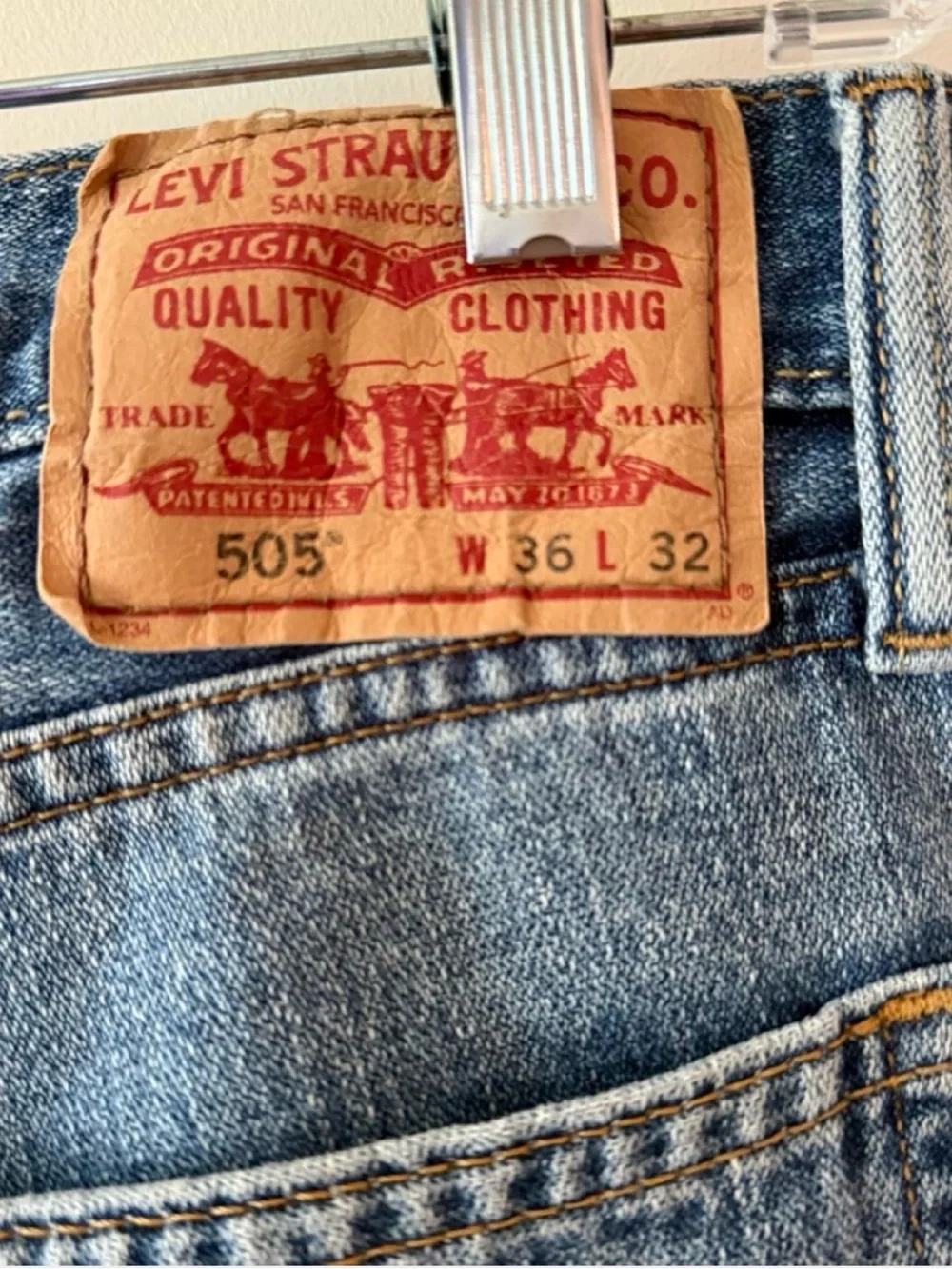Levi's men's Jeans 505  Classic Straight Fit Light Blue Men's Jeans 36x32